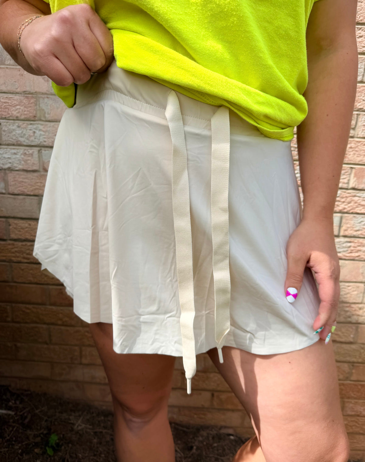 A Babe in Beige, Skort
